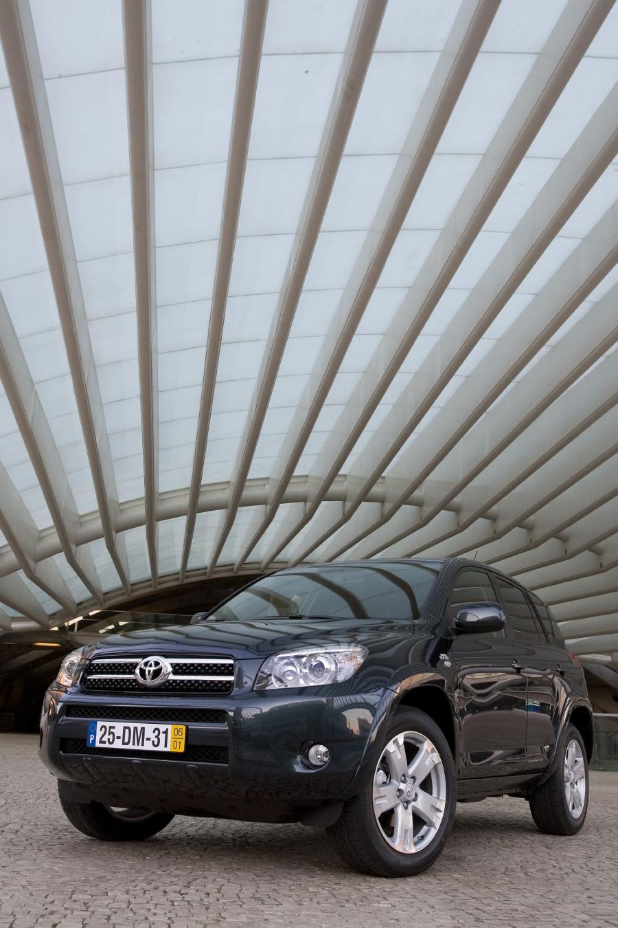  Toyota RAV4 2005 года  (фото 80 из 172)